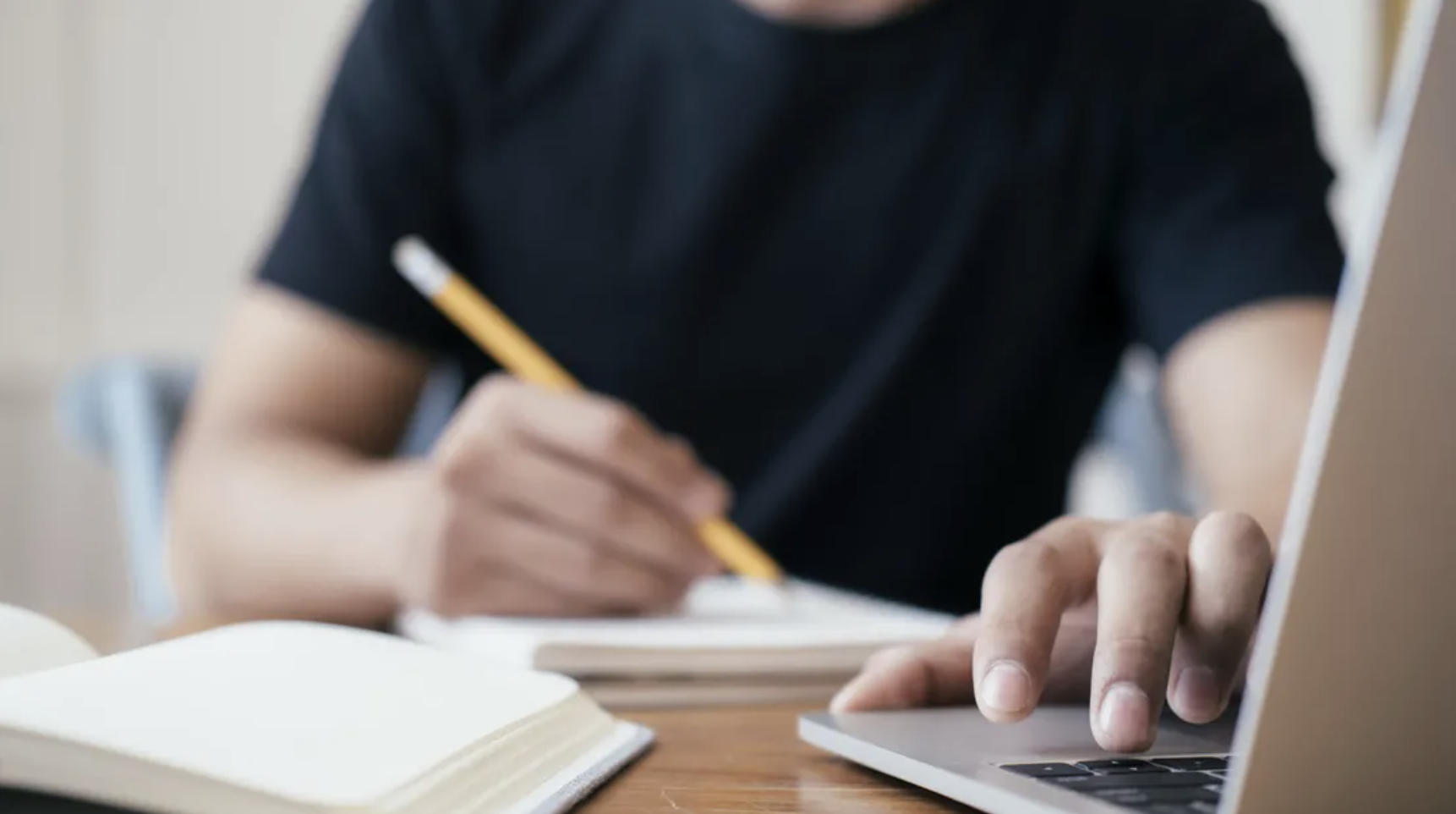 What to Know About Finding College Scholarships